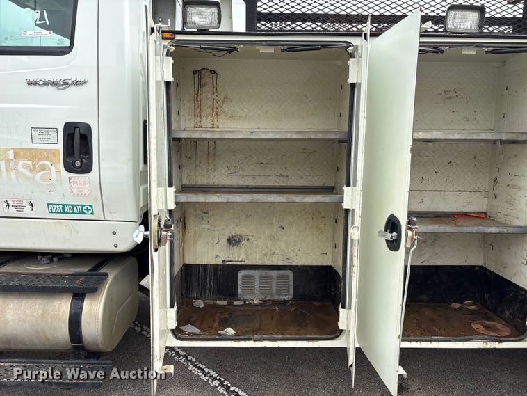 image for item EG8800 2011 International 7400 utility / service truck