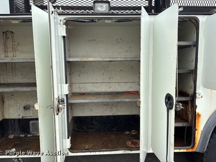 image for item EG8800 2011 International 7400 utility / service truck