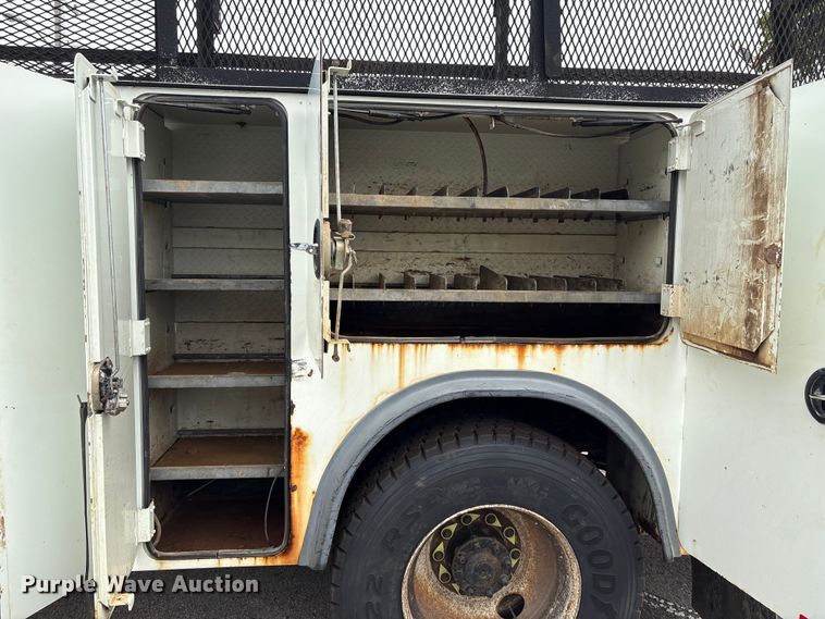 image for item EG8800 2011 International 7400 utility / service truck