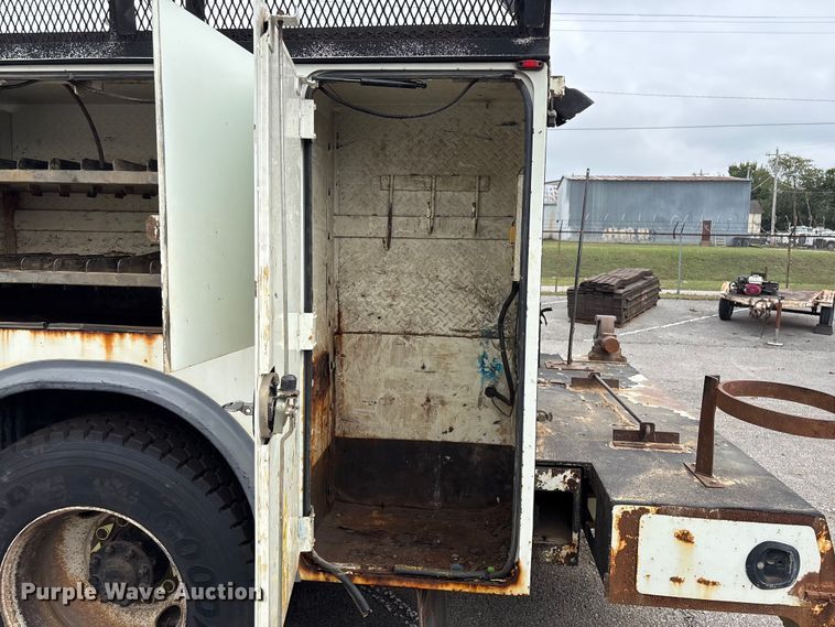 image for item EG8800 2011 International 7400 utility / service truck