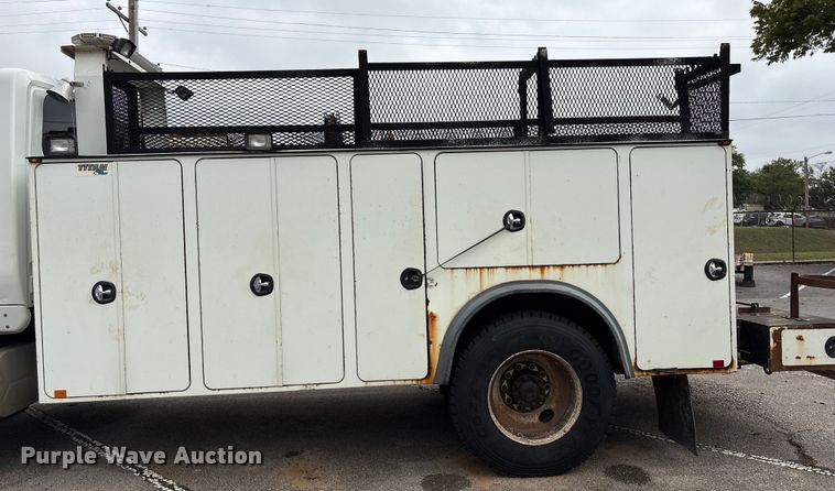 image for item EG8800 2011 International 7400 utility / service truck