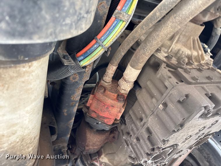 image for item EG8800 2011 International 7400 utility / service truck