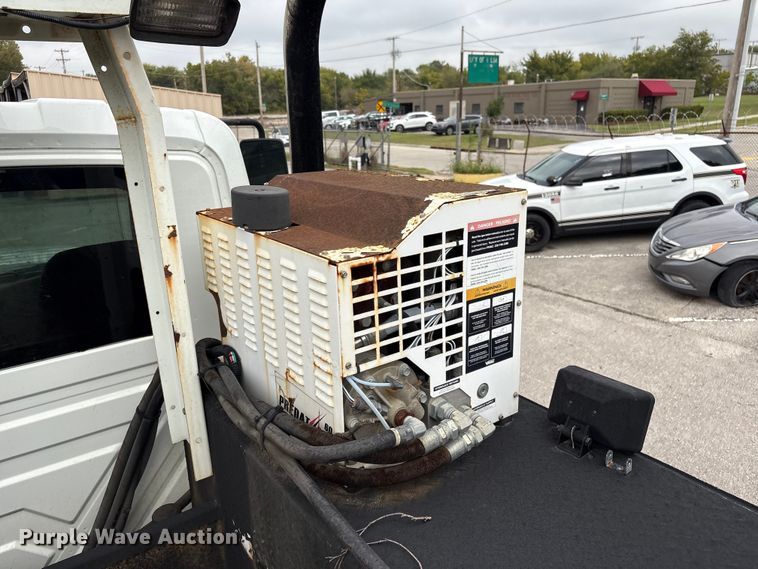 image for item EG8800 2011 International 7400 utility / service truck