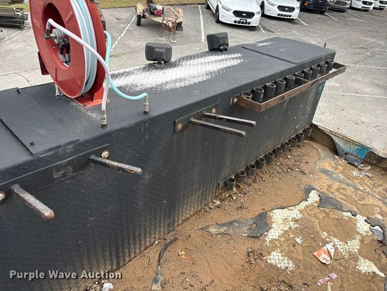 image for item EG8800 2011 International 7400 utility / service truck