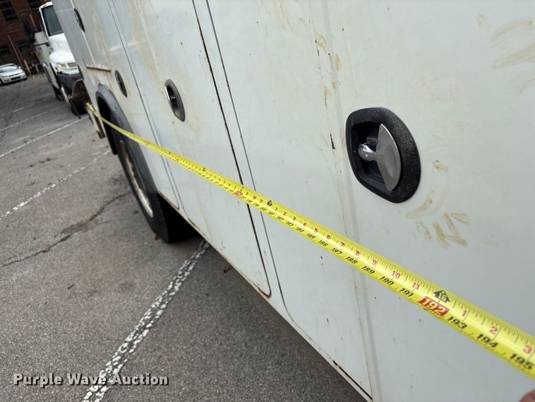 image for item EG8800 2011 International 7400 utility / service truck