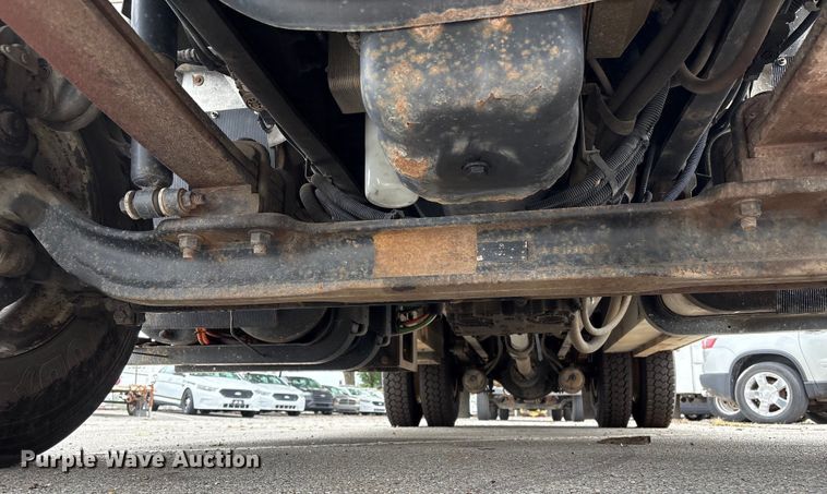 image for item EG8800 2011 International 7400 utility / service truck