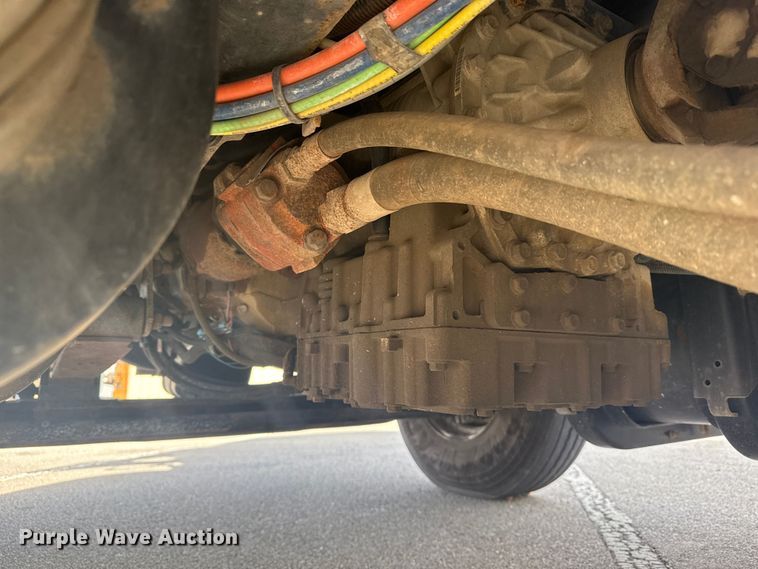 image for item EG8800 2011 International 7400 utility / service truck