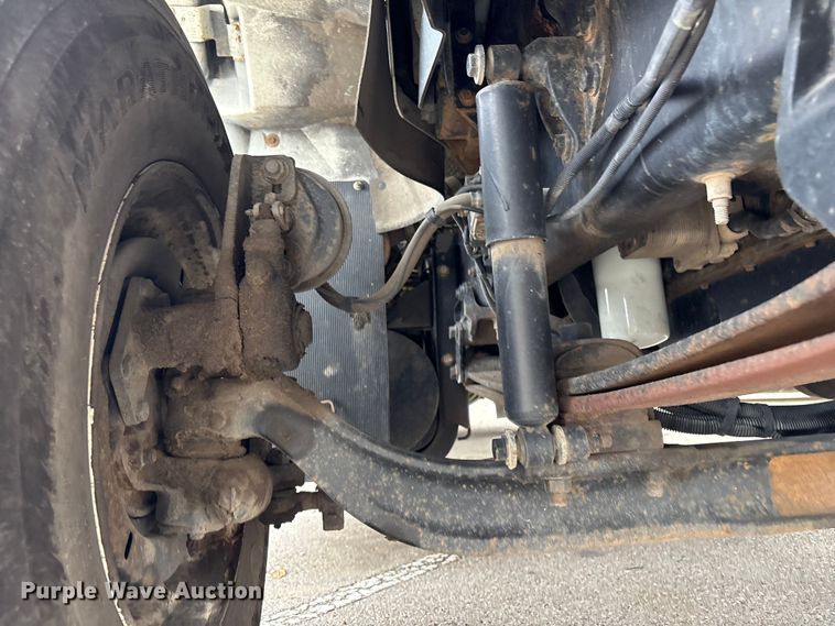 image for item EG8800 2011 International 7400 utility / service truck