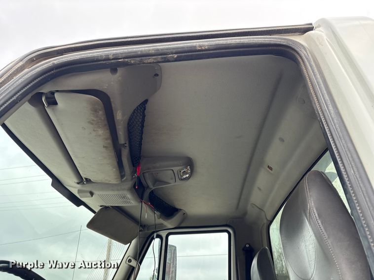 image for item EG8800 2011 International 7400 utility / service truck