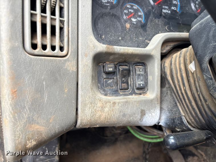 image for item EG8800 2011 International 7400 utility / service truck