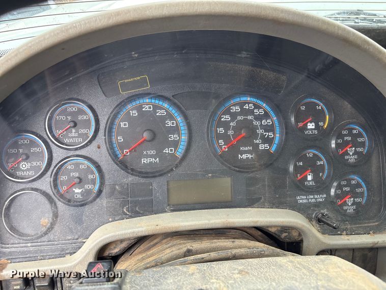 image for item EG8800 2011 International 7400 utility / service truck