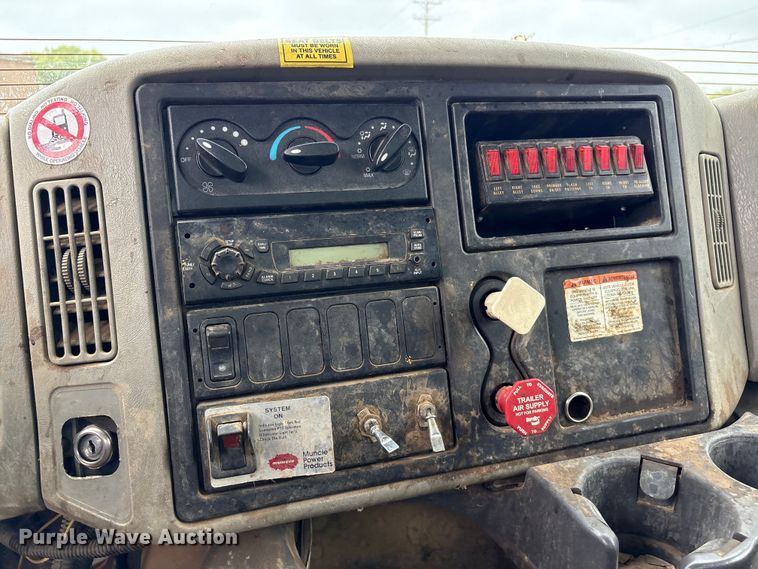 image for item EG8800 2011 International 7400 utility / service truck