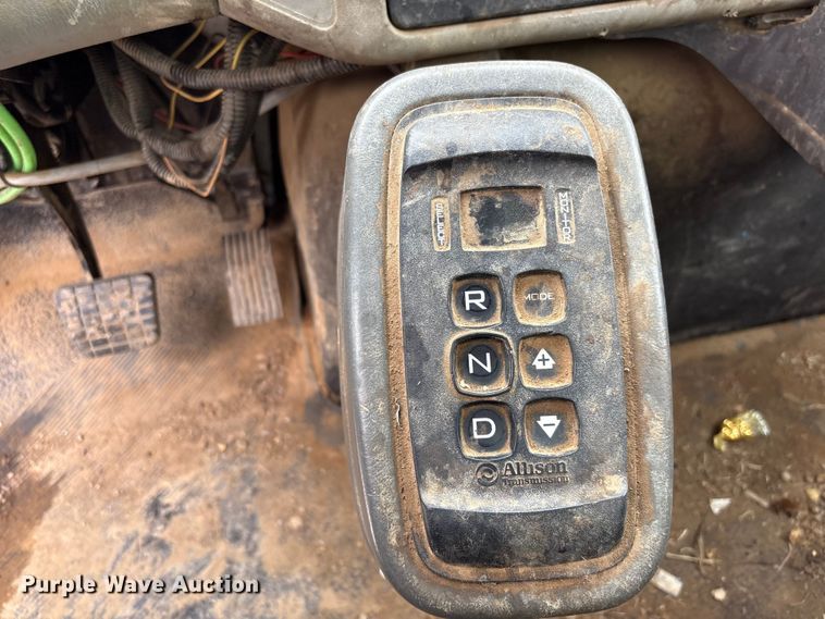 image for item EG8800 2011 International 7400 utility / service truck