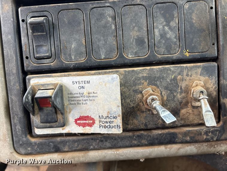 image for item EG8800 2011 International 7400 utility / service truck