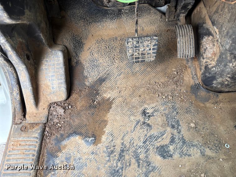 image for item EG8800 2011 International 7400 utility / service truck