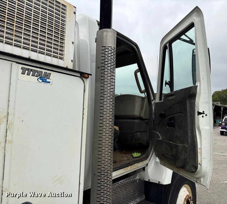 image for item EG8800 2011 International 7400 utility / service truck