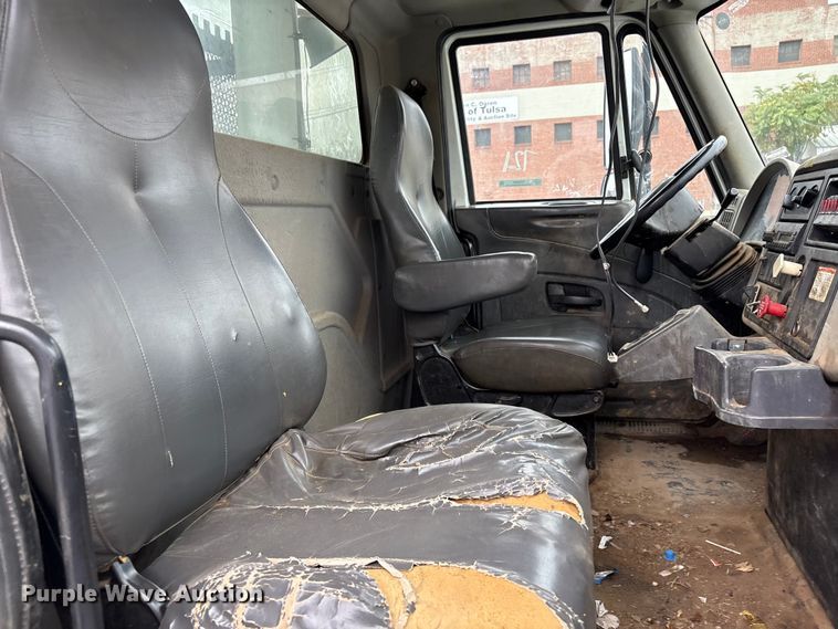 image for item EG8800 2011 International 7400 utility / service truck