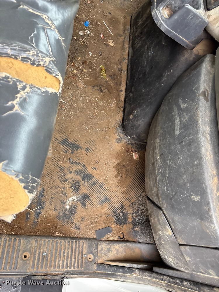 image for item EG8800 2011 International 7400 utility / service truck