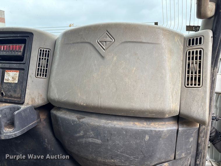 image for item EG8800 2011 International 7400 utility / service truck