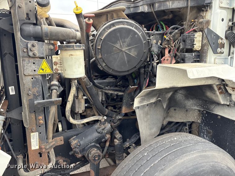 image for item EG8800 2011 International 7400 utility / service truck