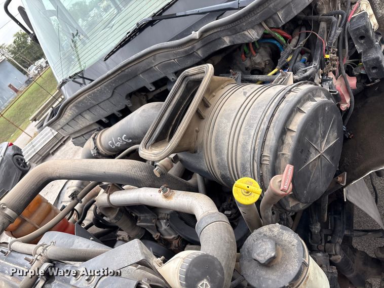 image for item EG8800 2011 International 7400 utility / service truck