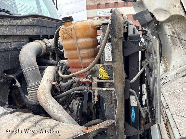 image for item EG8800 2011 International 7400 utility / service truck