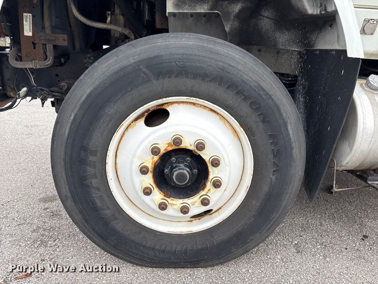 image for item EG8800 2011 International 7400 utility / service truck