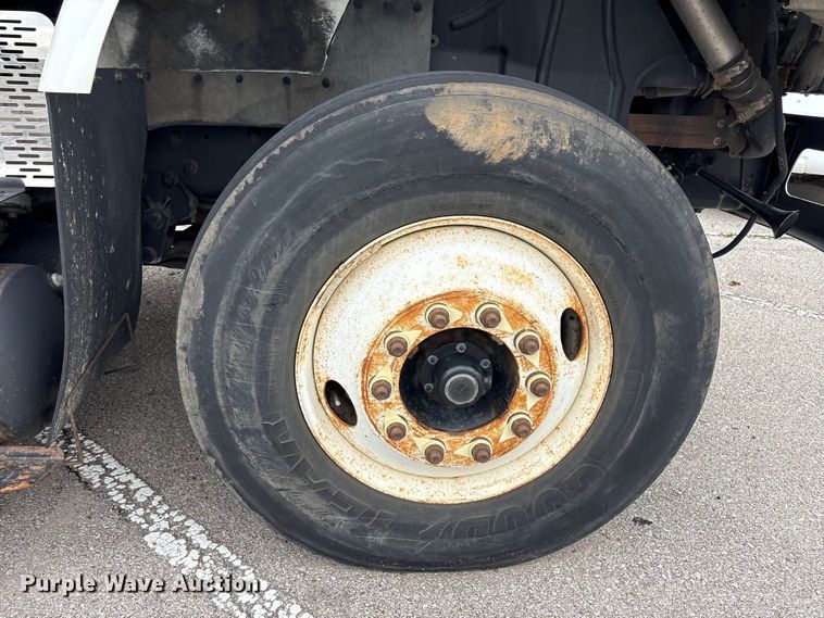 image for item EG8800 2011 International 7400 utility / service truck