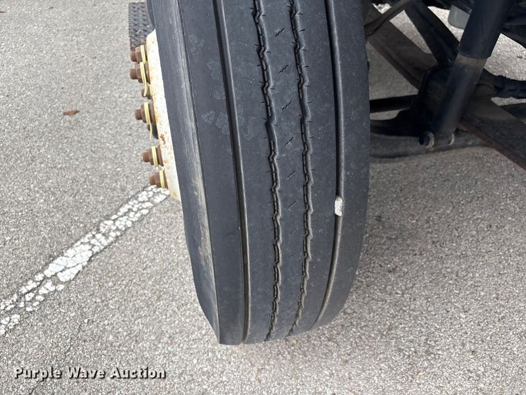 image for item EG8800 2011 International 7400 utility / service truck