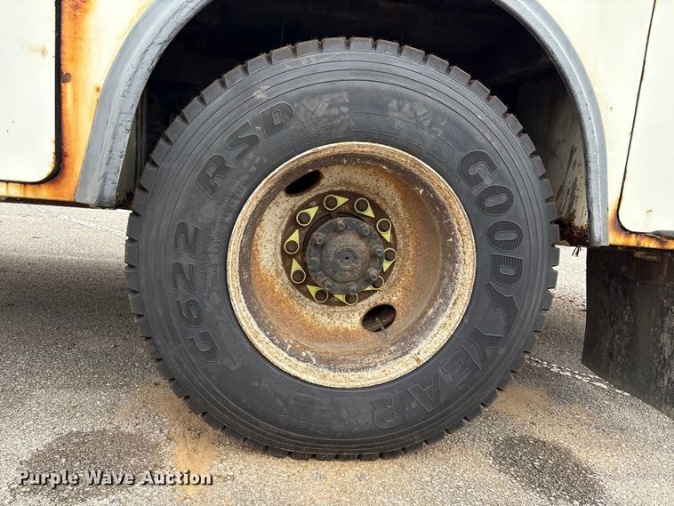 image for item EG8800 2011 International 7400 utility / service truck