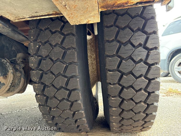 image for item EG8800 2011 International 7400 utility / service truck