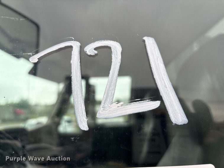 image for item EG8800 2011 International 7400 utility / service truck