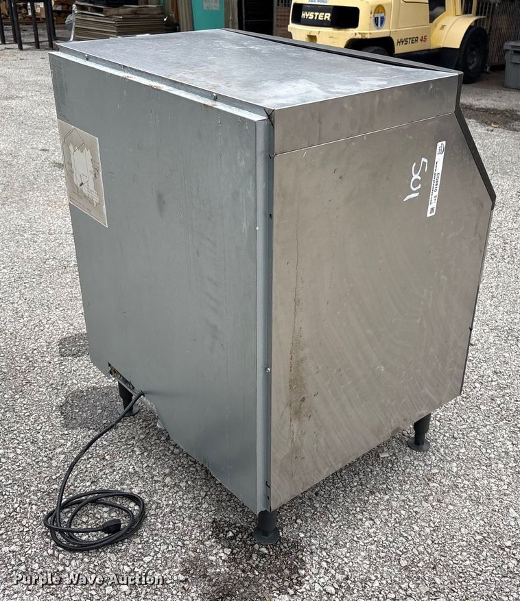 image for item EG8810 Manitowoc QD0272A ice maker