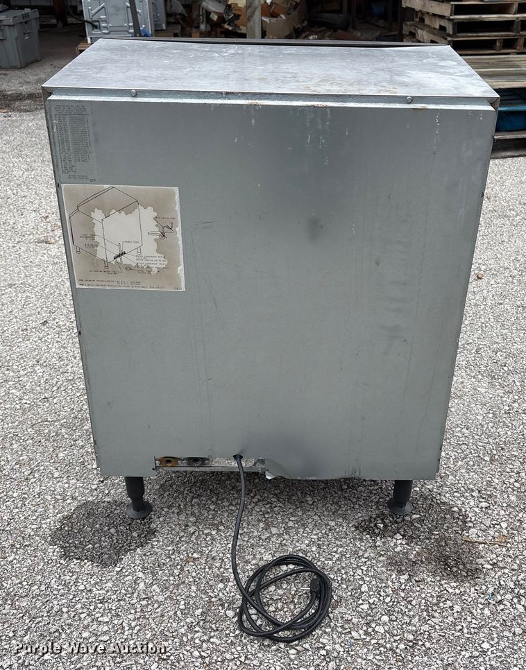 image for item EG8810 Manitowoc QD0272A ice maker