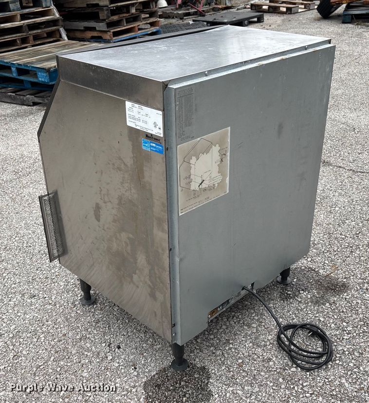 image for item EG8810 Manitowoc QD0272A ice maker