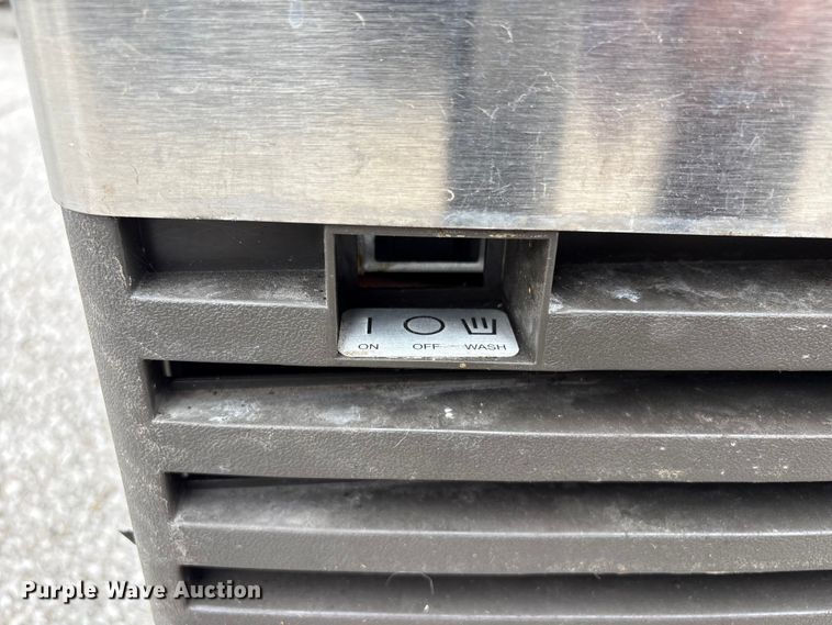 image for item EG8810 Manitowoc QD0272A ice maker