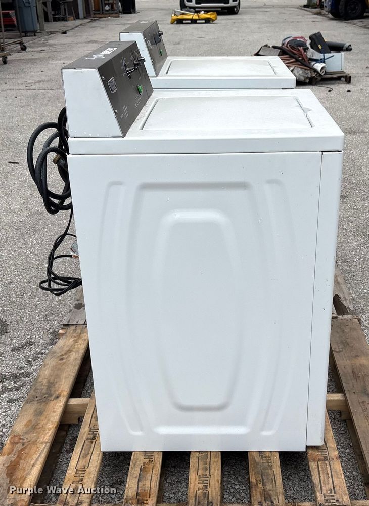 image for item EG8811 (2) Maytag Commercial MVWP575GW0 washers