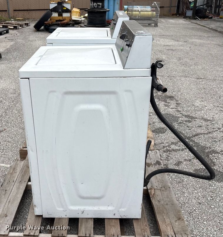 image for item EG8811 (2) Maytag Commercial MVWP575GW0 washers