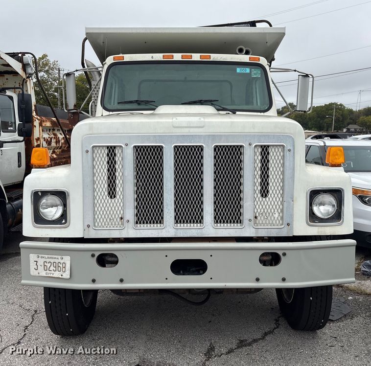 image for item EG8817 2001 International F-2554 dump truck