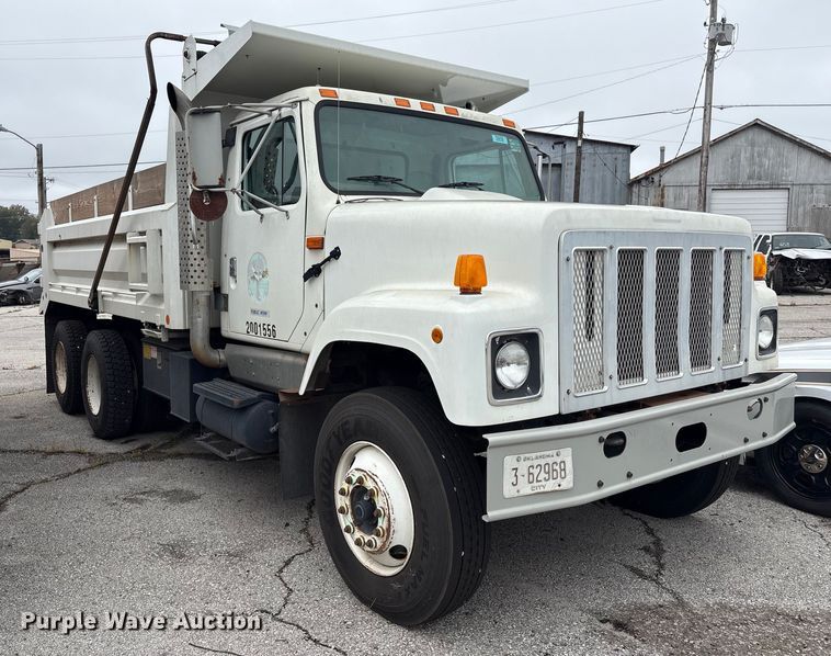 image for item EG8817 2001 International F-2554 dump truck