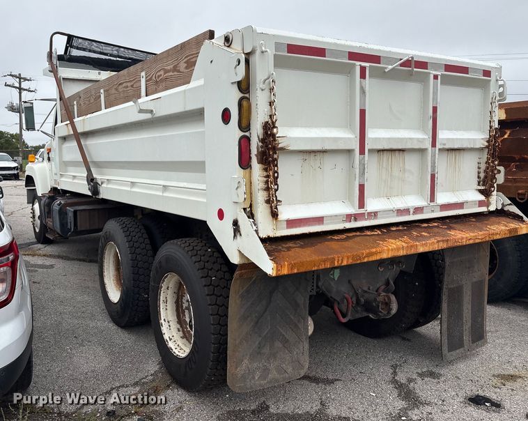 image for item EG8817 2001 International F-2554 dump truck