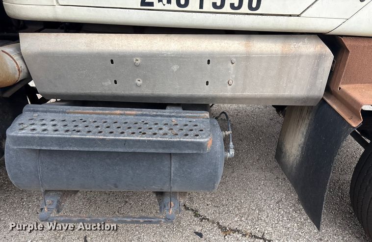 image for item EG8817 2001 International F-2554 dump truck