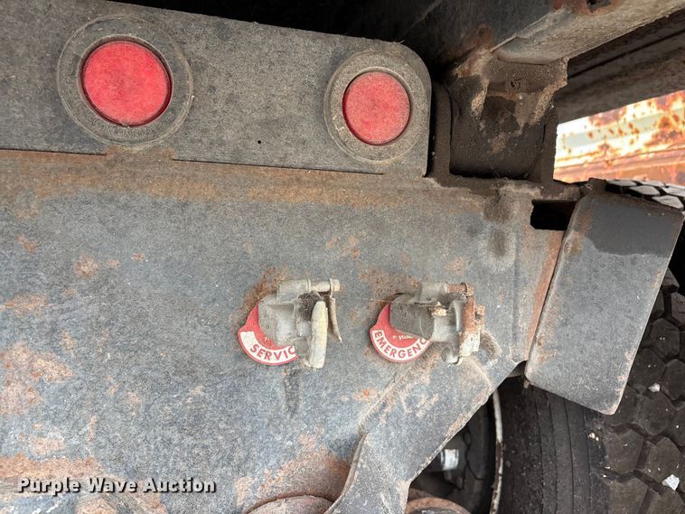 image for item EG8817 2001 International F-2554 dump truck