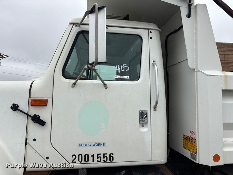 image for item EG8817 2001 International F-2554 dump truck