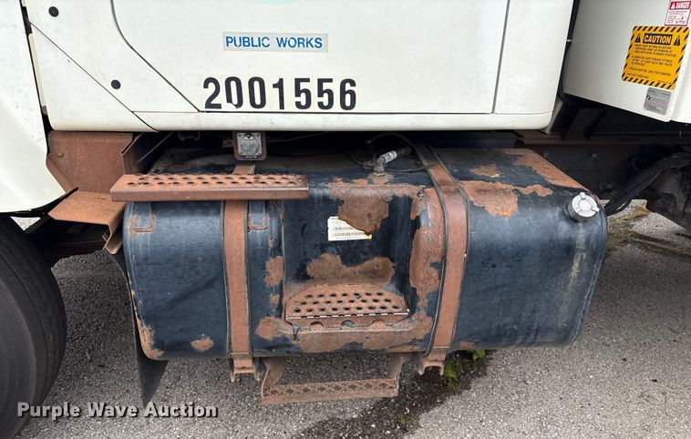 image for item EG8817 2001 International F-2554 dump truck