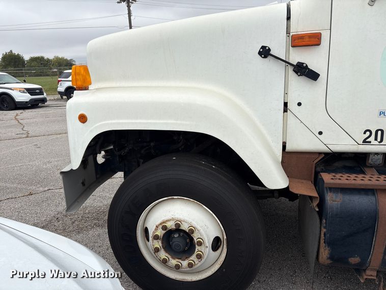 image for item EG8817 2001 International F-2554 dump truck