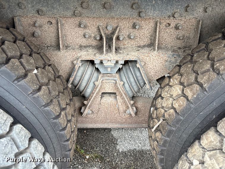 image for item EG8817 2001 International F-2554 dump truck