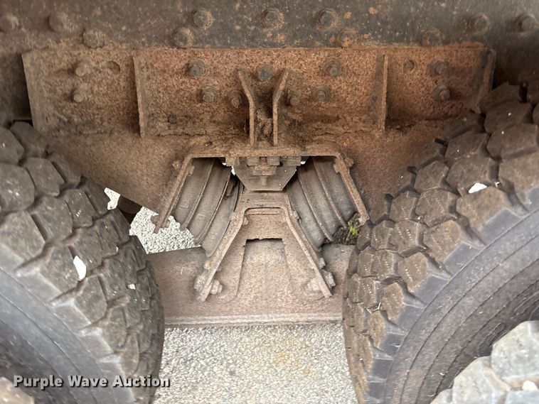 image for item EG8817 2001 International F-2554 dump truck