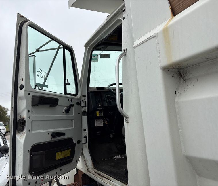 image for item EG8817 2001 International F-2554 dump truck