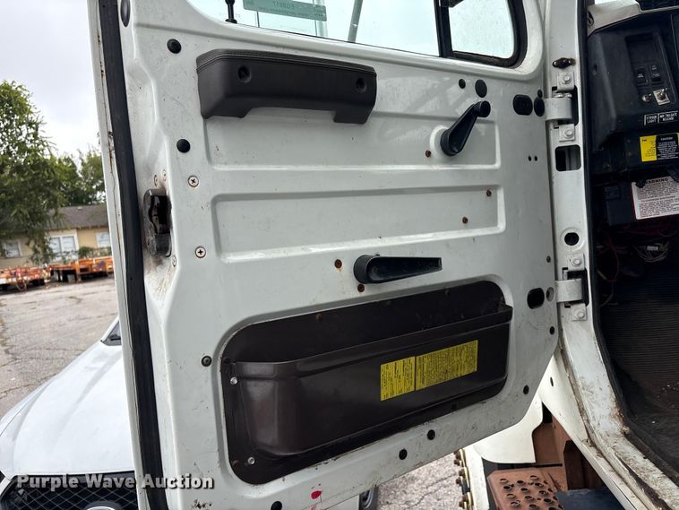 image for item EG8817 2001 International F-2554 dump truck